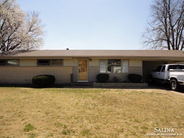 1215 Fairway Ave, Salina, KS 67401