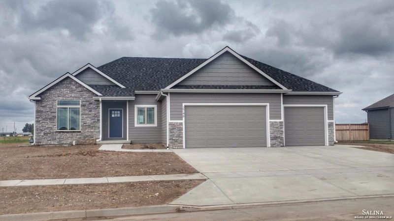 2748 Shoreline Dr, Salina, KS 67401