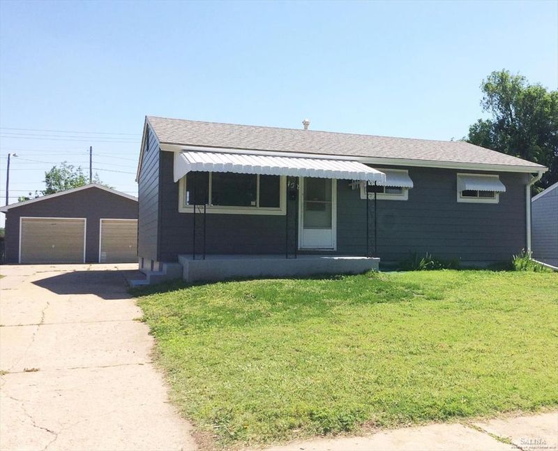 452 Maple Ave, Salina, KS 67401