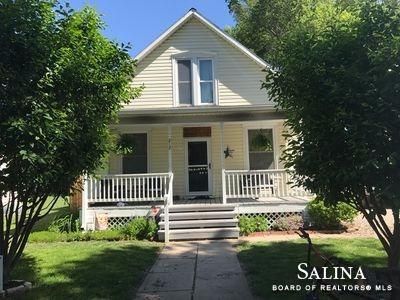 212 W 5th St, Solomon, KS 67480