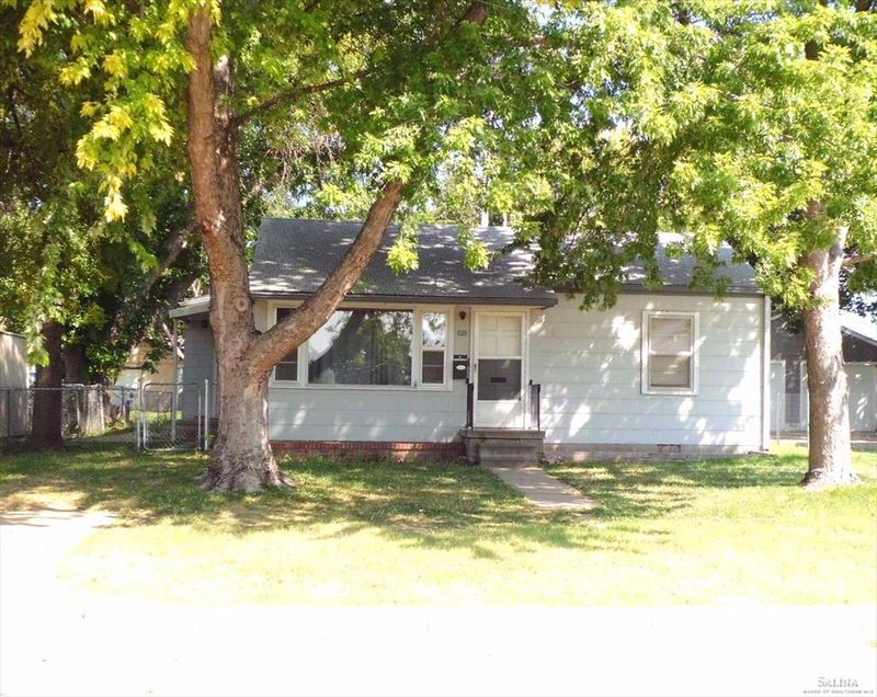 309 E Jewell St, Salina, KS 67401