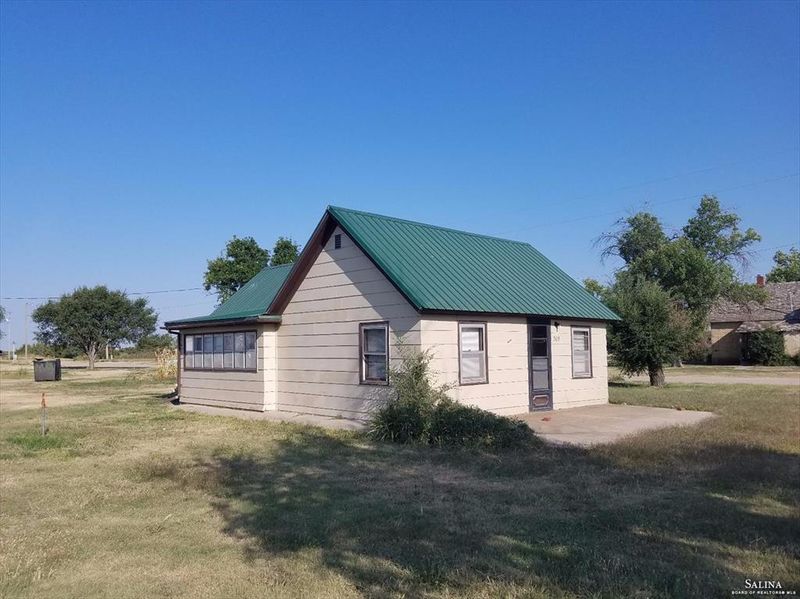 309 Hawley Ave, Winona, KS 67764