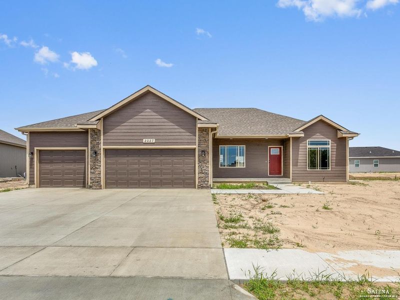 2227 River Trail Rd, Salina, KS 67401