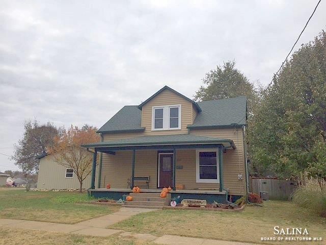 310 E Chestnut St, Minneapolis, KS 67467