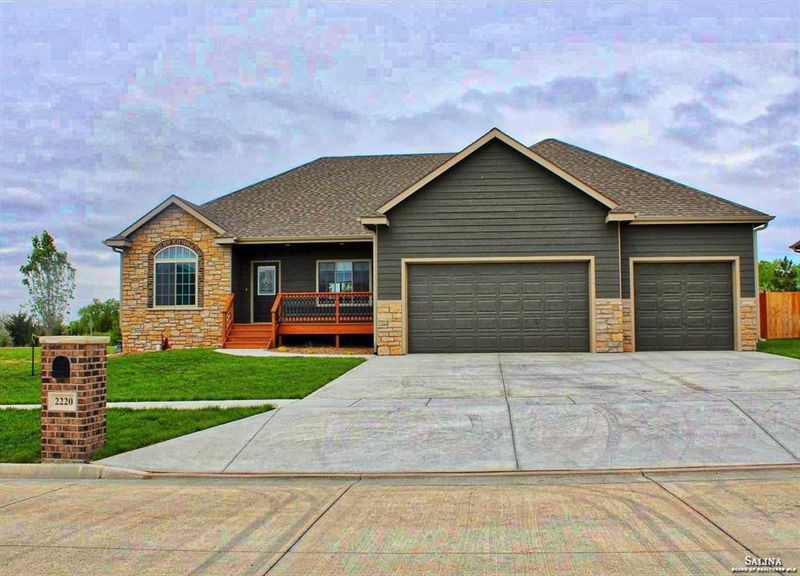2220 Brookefield Dr, Salina, KS 67401