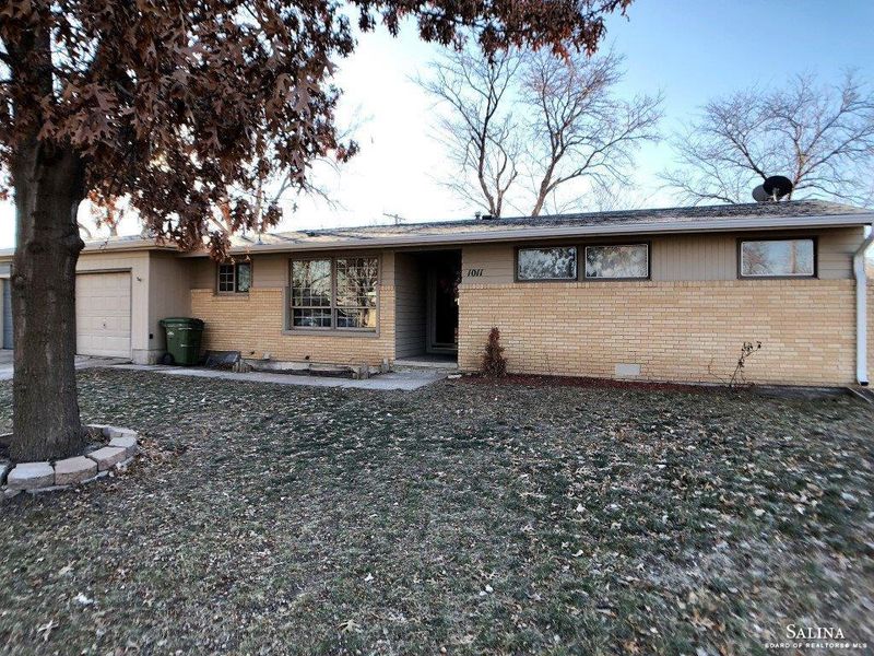 1011 Somerset Dr, Salina, KS 67401
