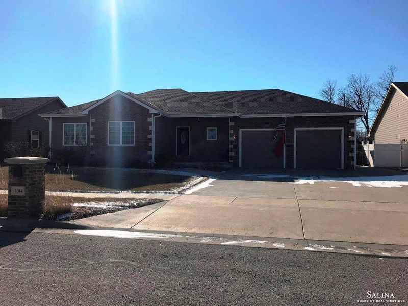 1014 Piercy Ct, Salina, KS 67401