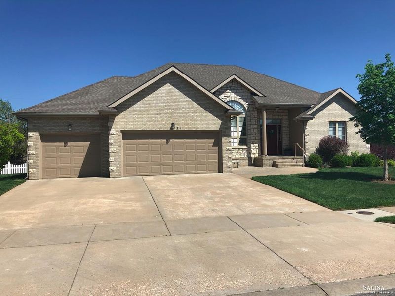 417 S Estates Dr, Salina, KS 67401