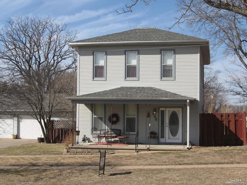 317 N Walnut St, Solomon, KS 67480