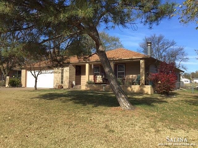 511 Laurel St, Minneapolis, KS 67467