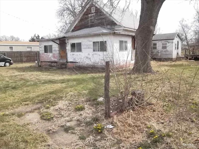 612 N Custer St, Delphos, KS 67436