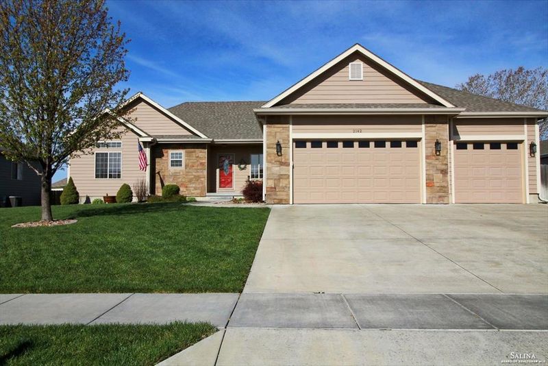 2142 Redhawk Ln, Salina, KS 67401