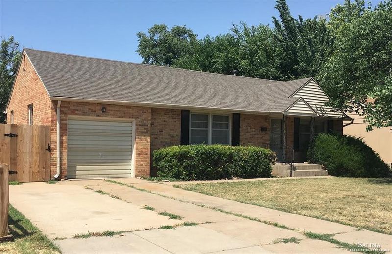 833 E Minneapolis Ave, Salina, KS 67401