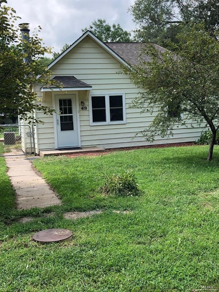 419 Lincoln St, Bennington, KS 67422