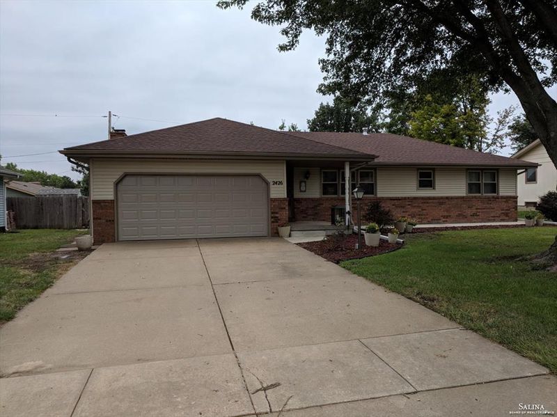 2426 Brookwood Ln, Salina, KS 67401
