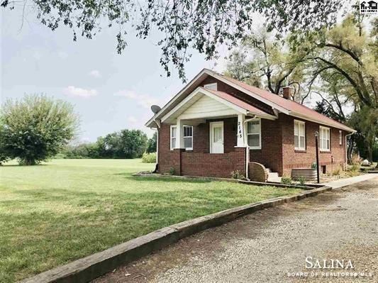 2145 Arrowhead Rd, Moundridge, KS 67107