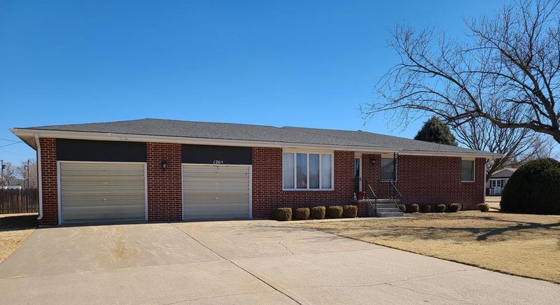 1203 N Brooks, Russell, KS 67665