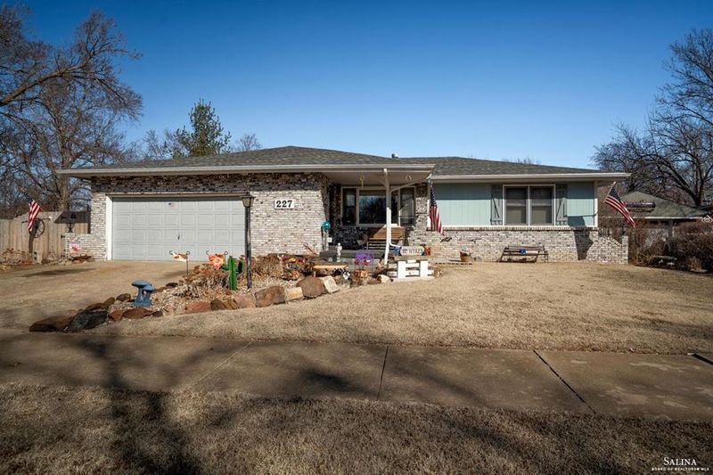 227 E Jewell Ave, Salina, KS 67401