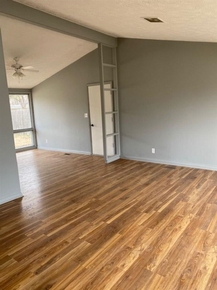 121 Albany St, Salina, KS 67401