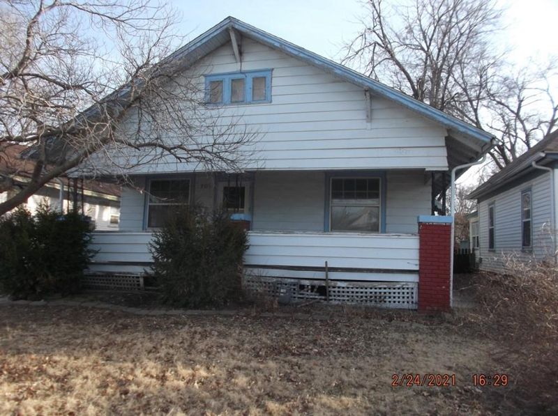 911 Park St, Salina, KS 67401