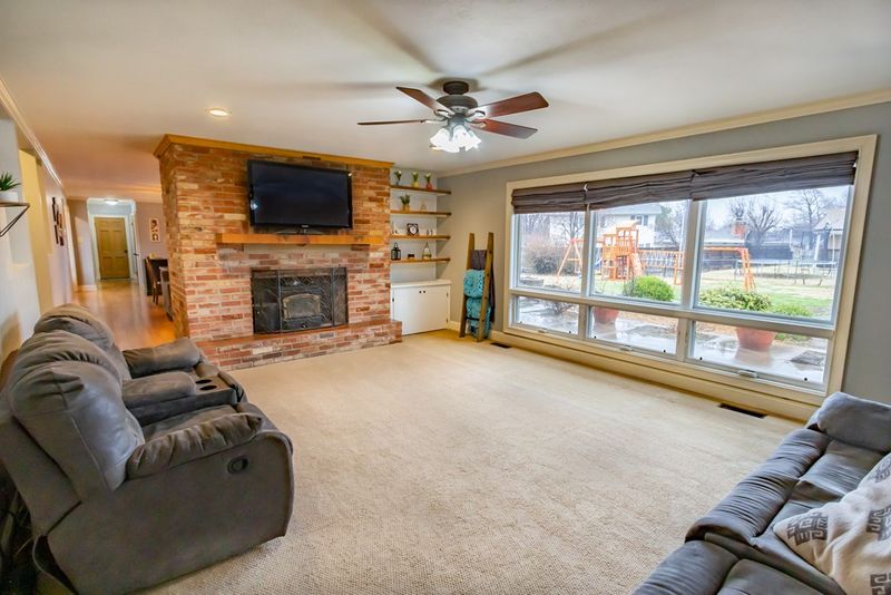 511 Queens Rd, Salina, KS 67401