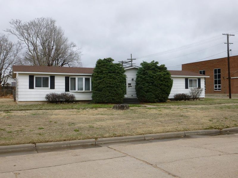 222 E Broadway, Hoisington, KS 67544