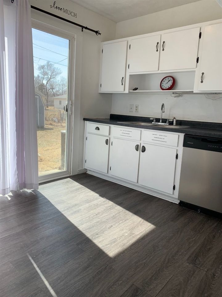 1427 Cheyenne Ave, Salina, KS 67401