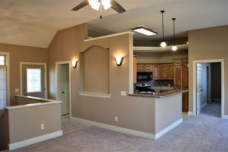 2454 Pheasant Ln, Salina, KS 67401
