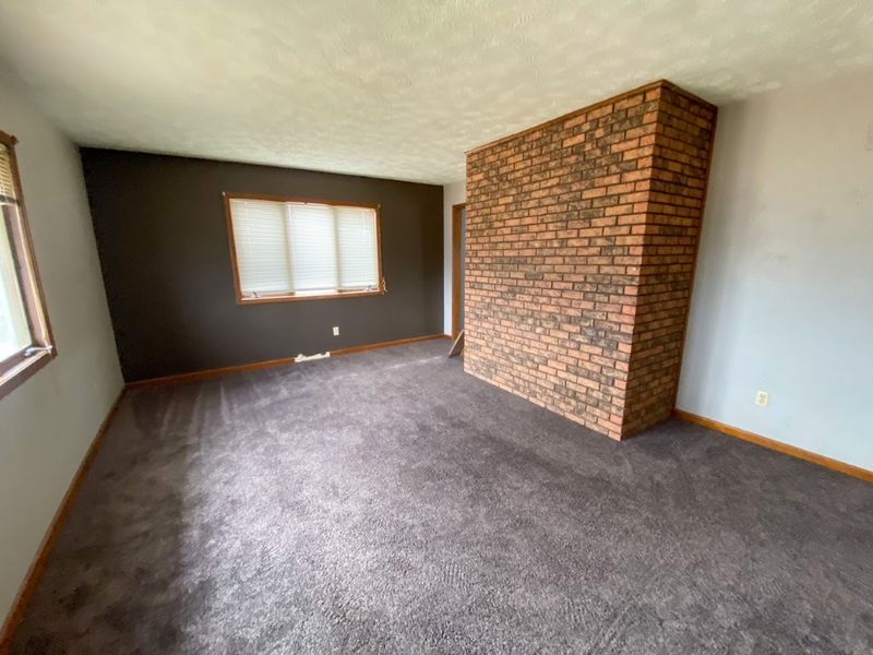 633 E Shipton Rd, Salina, KS 67401