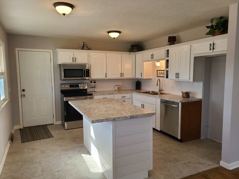 2273 Roach St, Salina, KS 67401