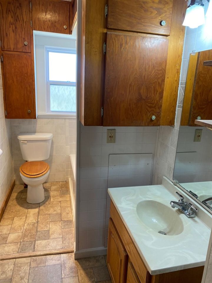 3023 18th St, Great Bend, KS 67530