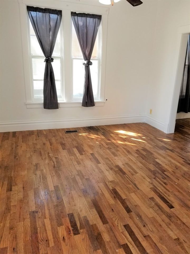 117 E Kirwin Ave, Salina, KS 67401