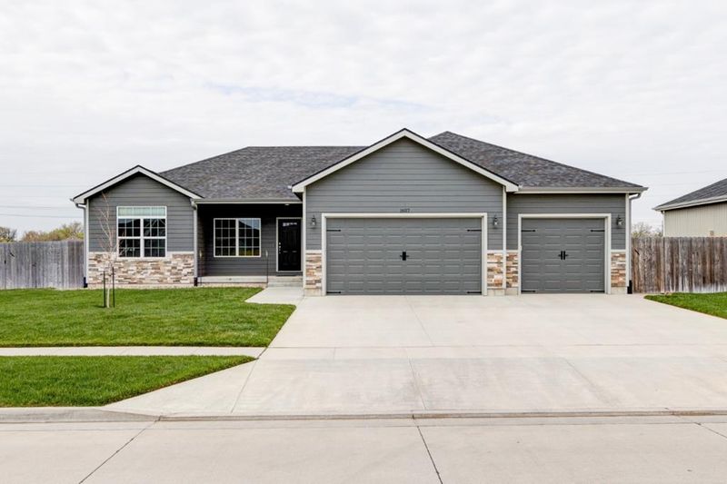 1607 Murray Ln, Salina, KS 67401