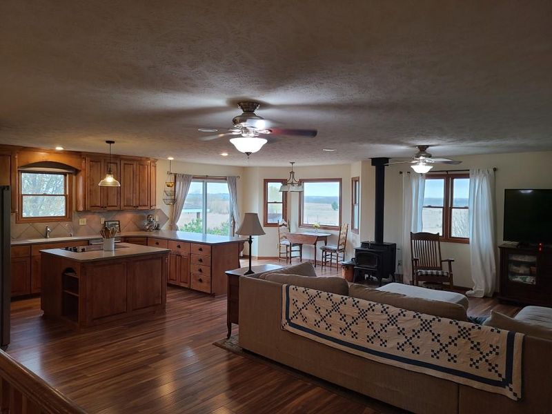 1615 Ottawa Rd, Salina, KS 67401