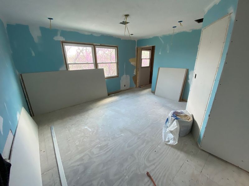 332 Point Dr, Great Bend, KS 67530