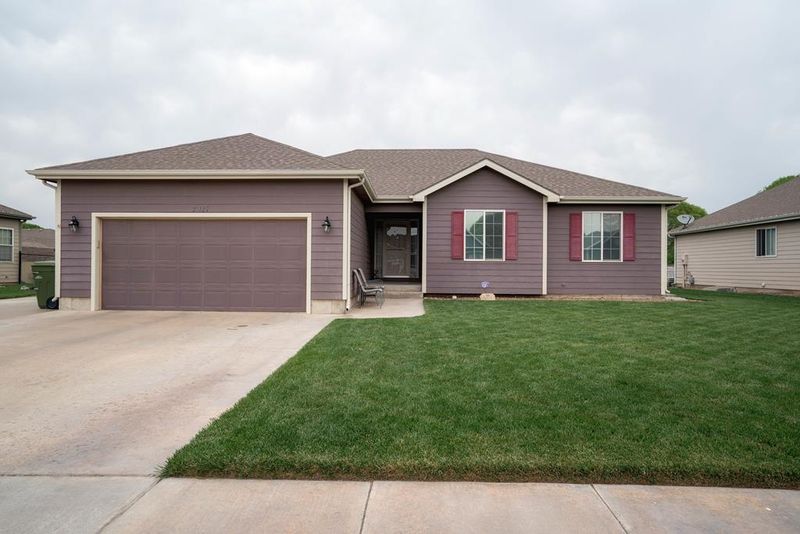 2927 Jack Cir, Salina, KS 67401
