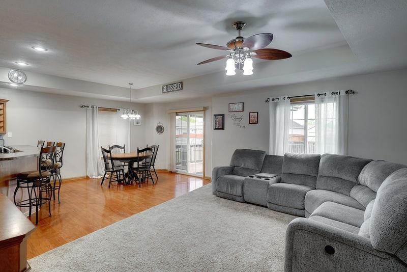 2927 Jack Cir, Salina, KS 67401