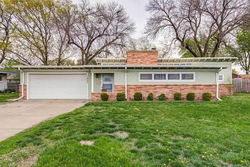 1935 9th St Pl, Salina, KS 67401