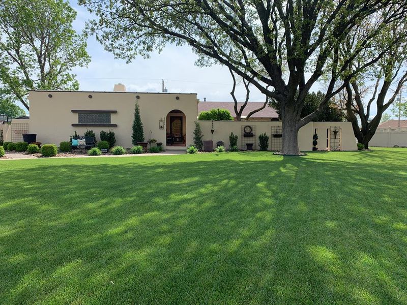 2500 Pheasant Pl, Great Bend, KS 67530