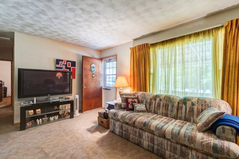1903 Roach St, Salina, KS 67401