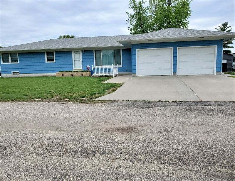 441 W 4th St, Tescott, KS 67484