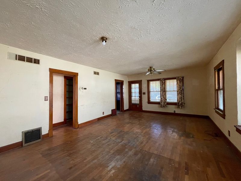 124 E Beloit Ave, Salina, KS 67401