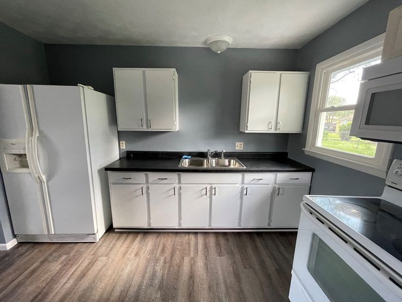 1512 Oak St, Salina, KS 67401