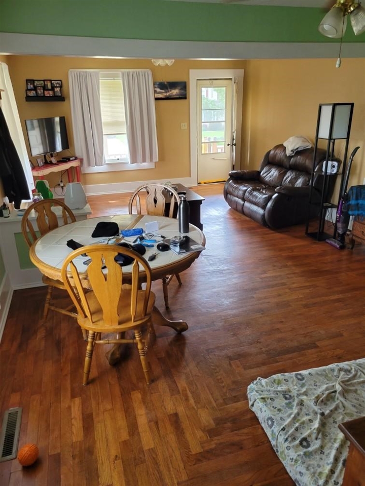 410 5th St, Phillipsburg, KS 67661