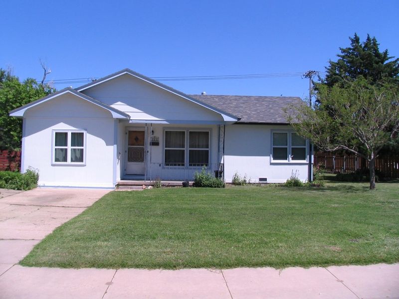 1312 Eisenhower, Great Bend, KS 67530
