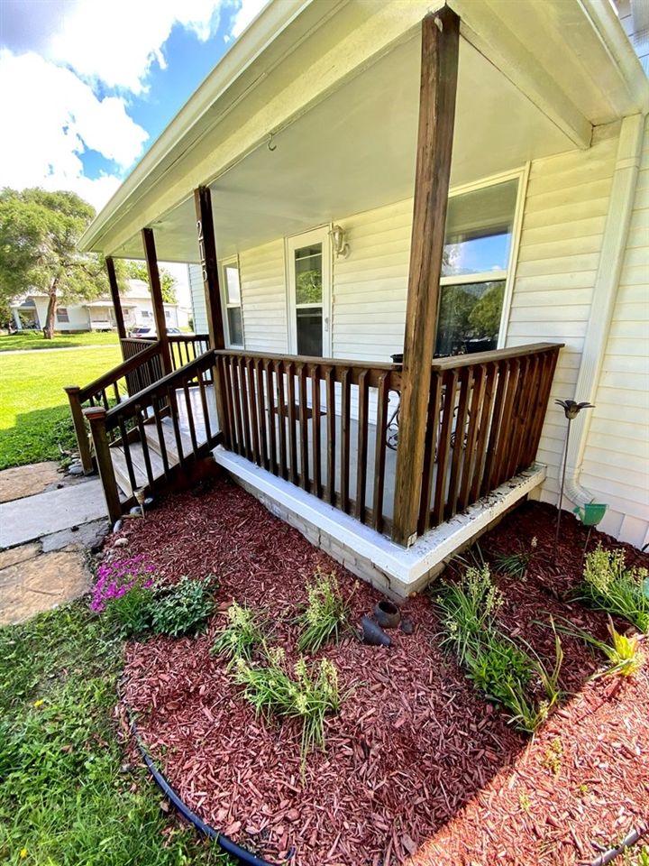 215 N 2nd St, Lincoln, KS 67455