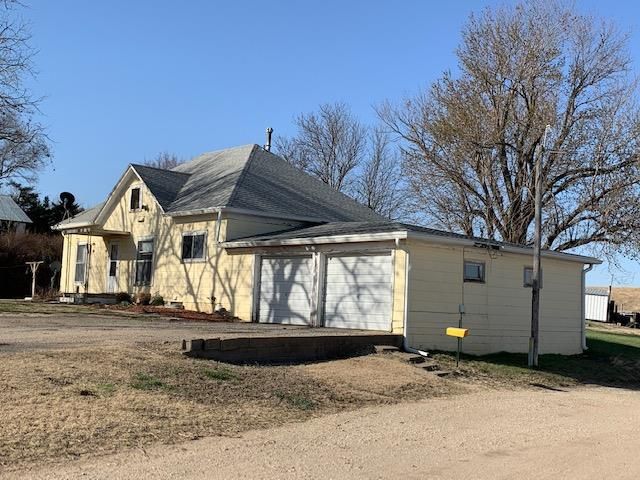 581 N 150th Rd, Bennington, KS 67422