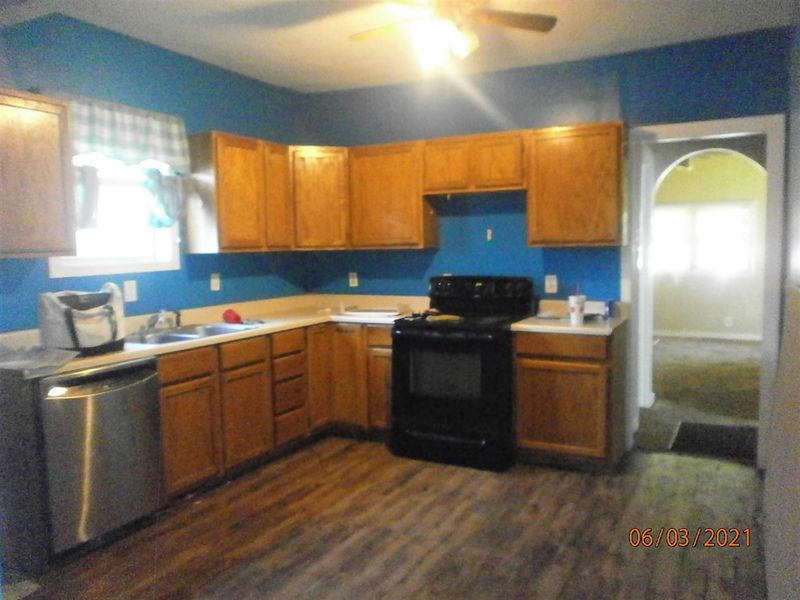 444 S 11th St, Salina, KS 67401
