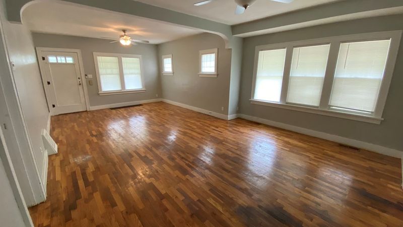 559 W 1st, Hoisington, KS 67544