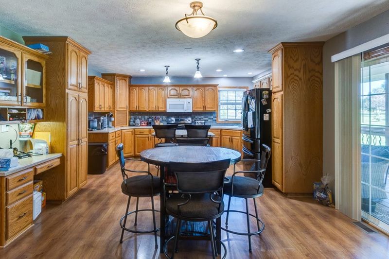 134 S Morris Dr, Salina, KS 67401
